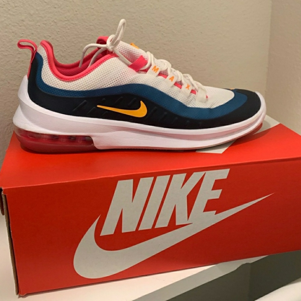 Womens Nike air max axis